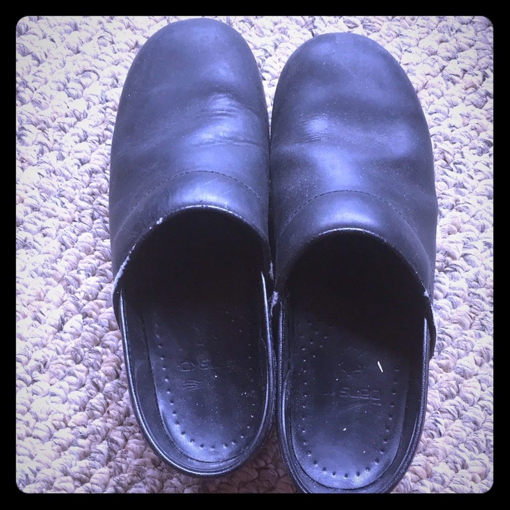 Black Dansko clogs. Barely worn. Size 9